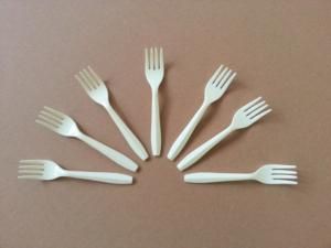 什么是塑料餐具？